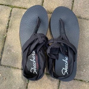 SKECHERS yoga foam strappy sandals sz 8